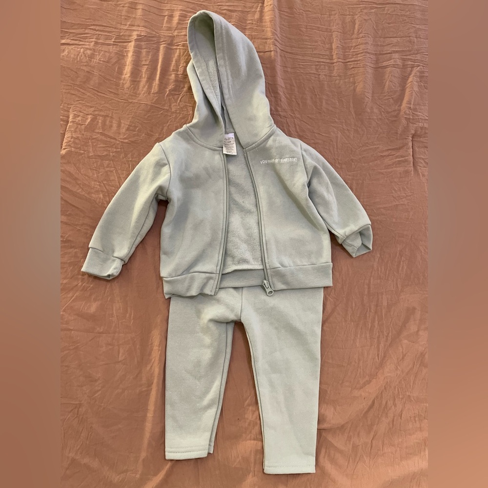 Lila & Jack 2 Piece set. Zip up jacket & sweat pants.